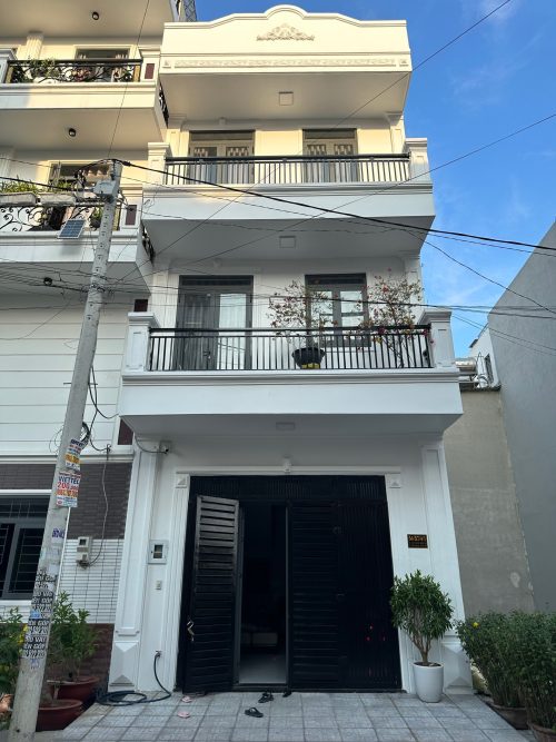Cần tiền bán căn nhà 3 tầng và sân thượng Quận 12 ngay Nguyễn Văn Quá, giáp Gò Vấp